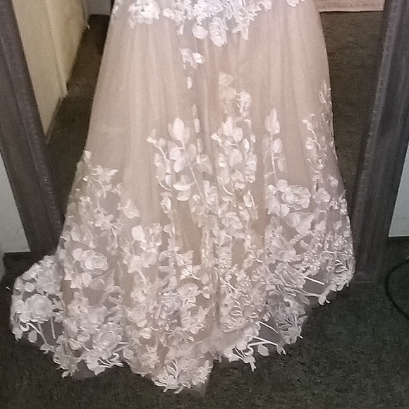 Milla Nova Wedding Gown - Picture 3 of 9